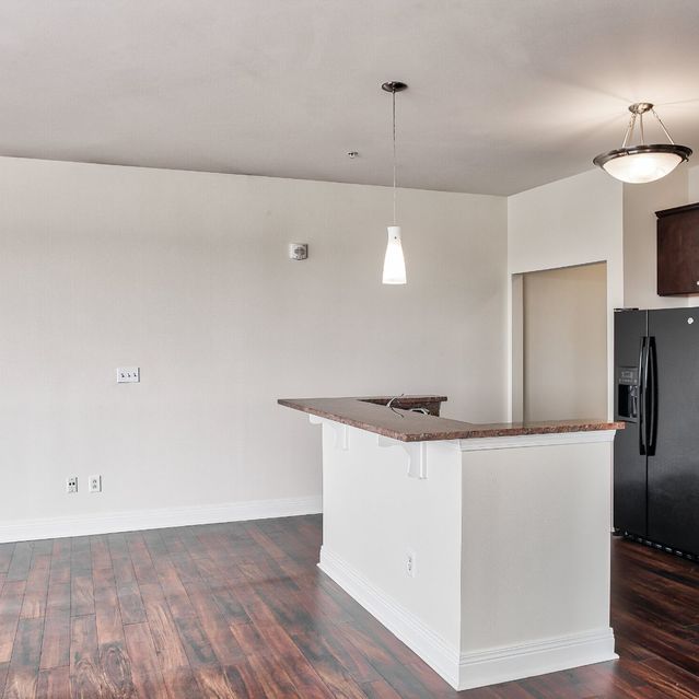 Maxwell - Hardwood Floors