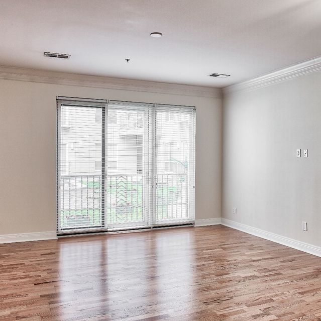 Maxwell - Unfurnished Living Room