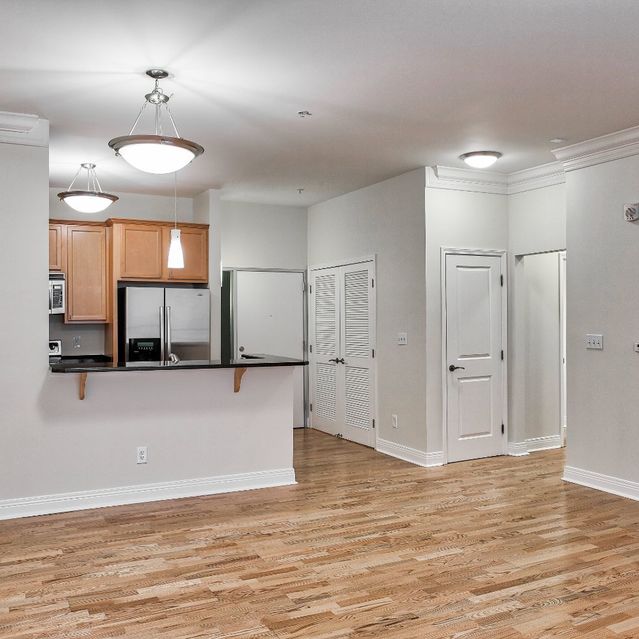 Maxwell - Unfurnished Living Room