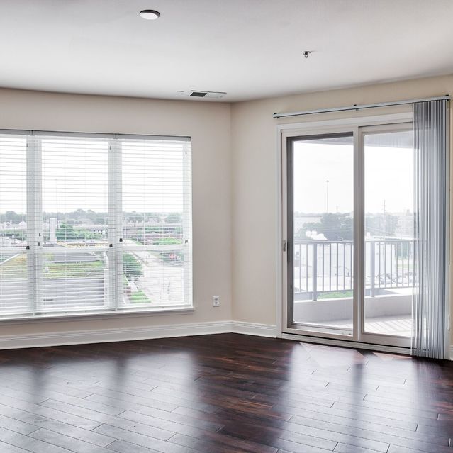 Maxwell - Unfurnished Living Room